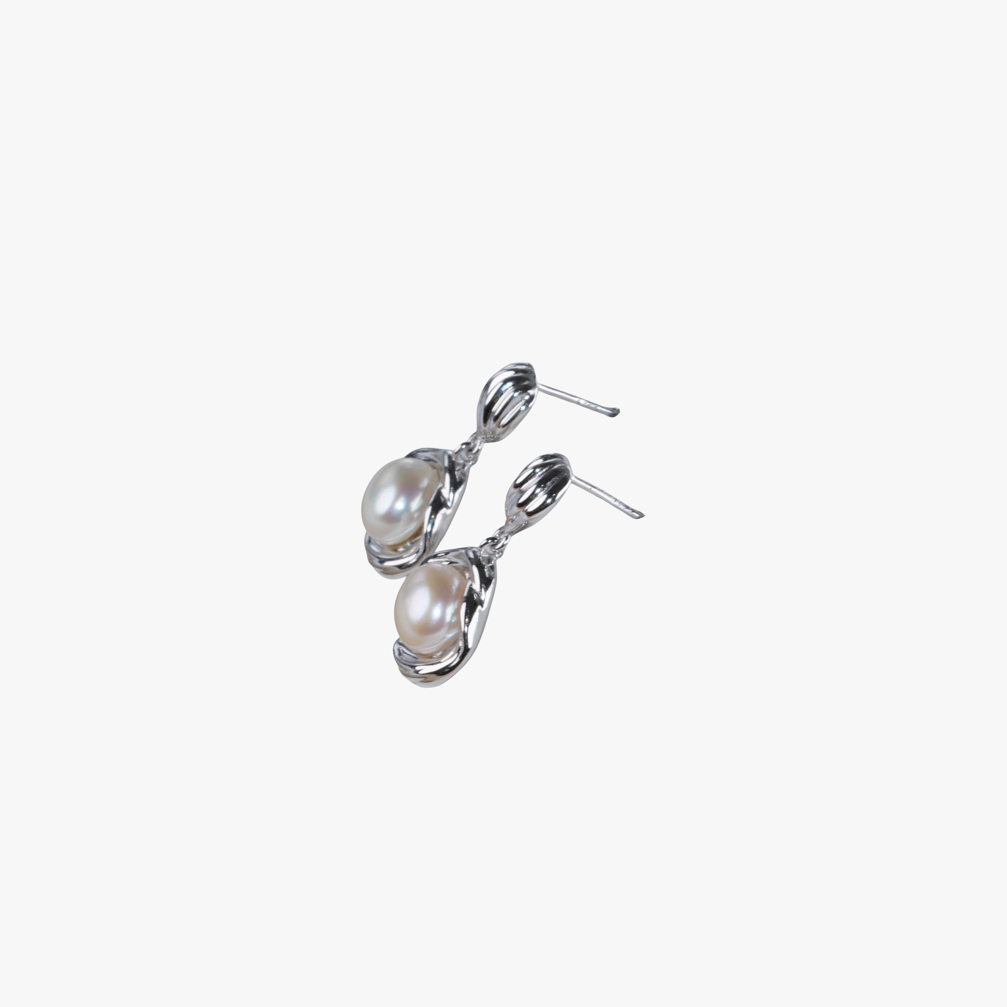 # Bianca Earrings in 925 silver with lustrous baroque pearls set in caged design