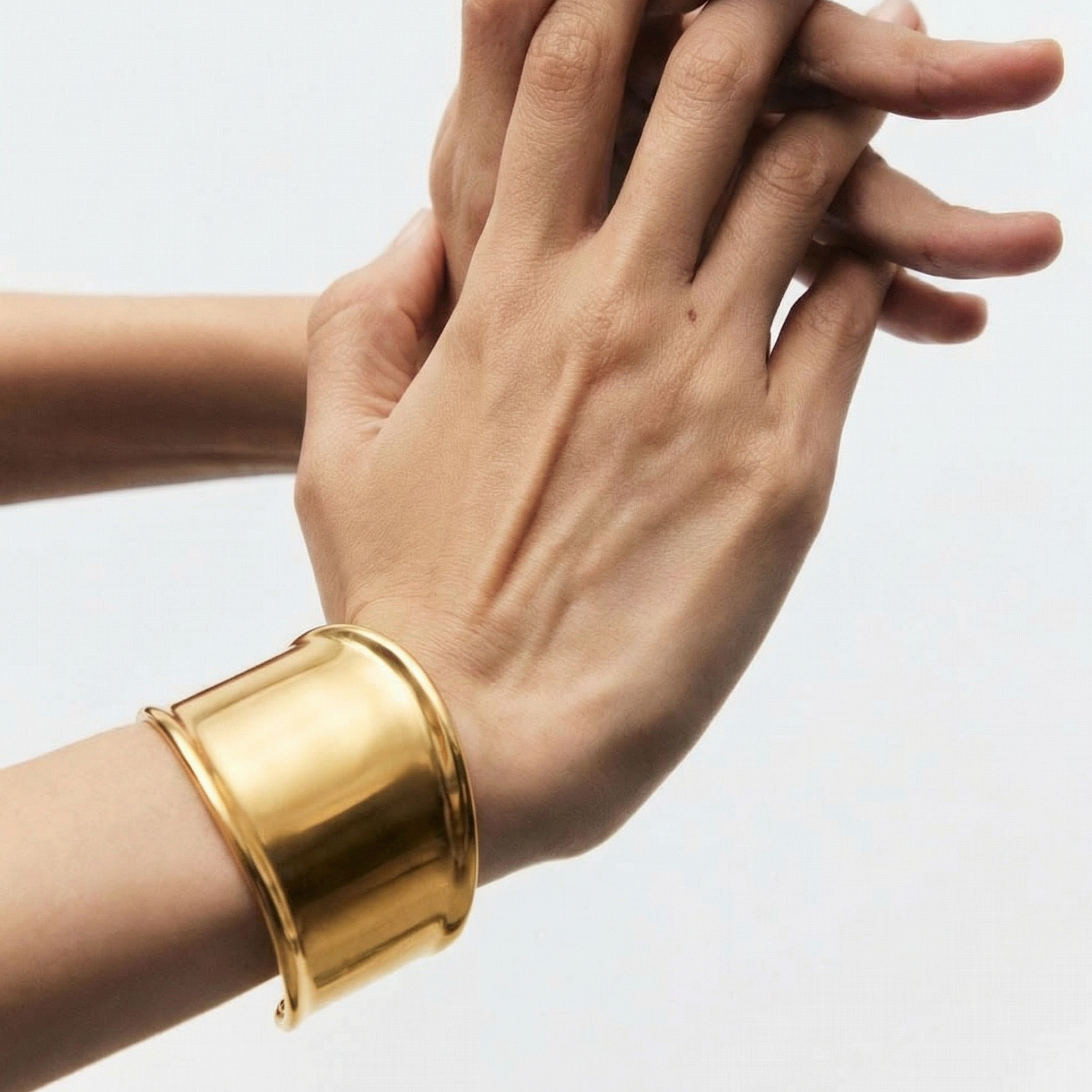 Bruna 18K Gold Cuff Bangle