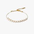 # Perla Bracelet with freshwater pearls and gold-plated stainless steel chain with adjustable clasp