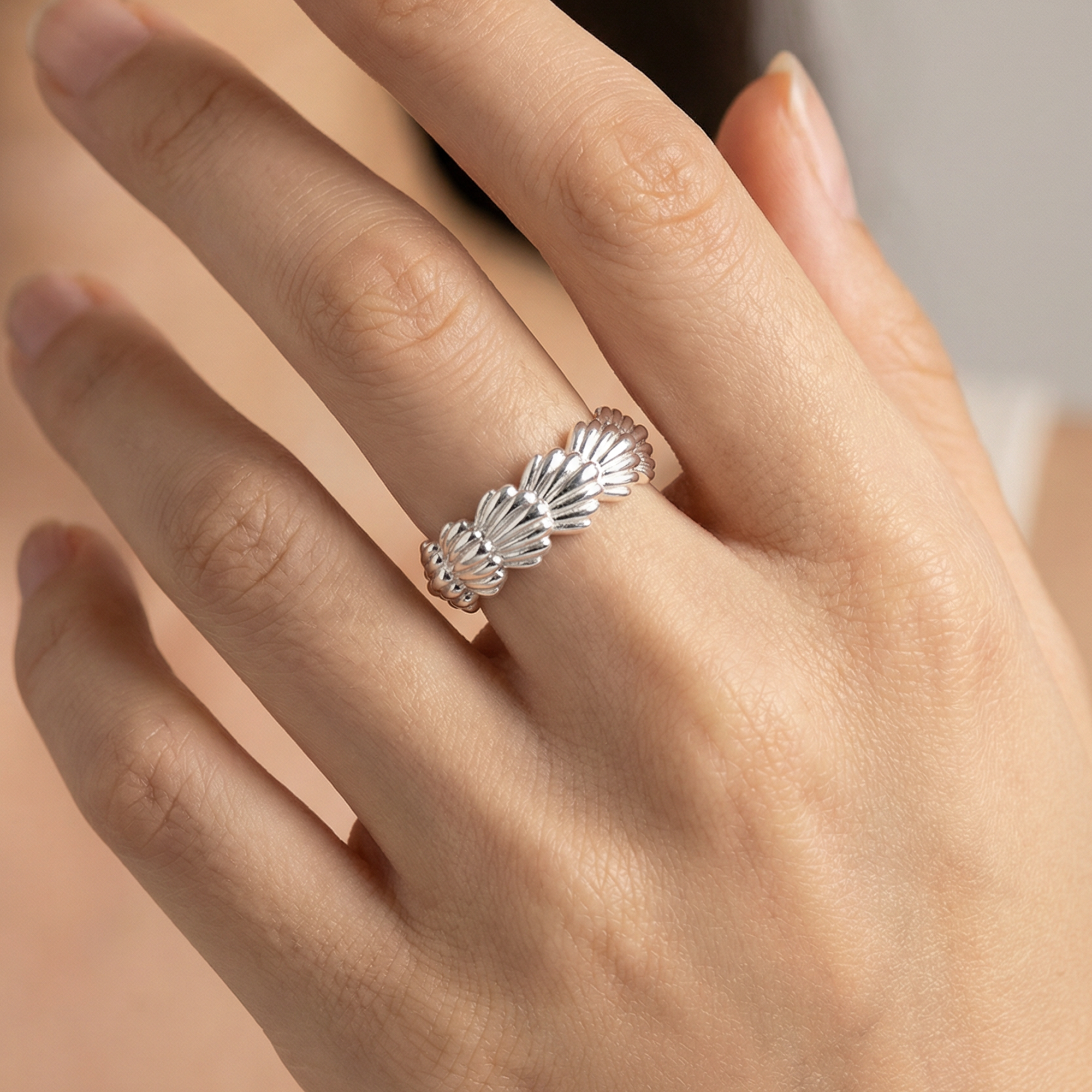 Shiloh Ring 925 silver band featuring decorative shell or fan-shaped pattern design