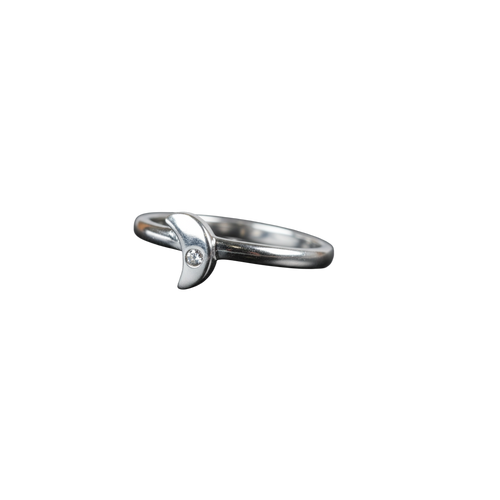 Luna Ring 925 silver whale tail design with small diamond accent stone